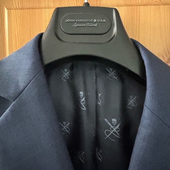 John Varvatos 2 Piece Suit - Navy - 42R Jacket / 34 Pants - Picture 2 of 7